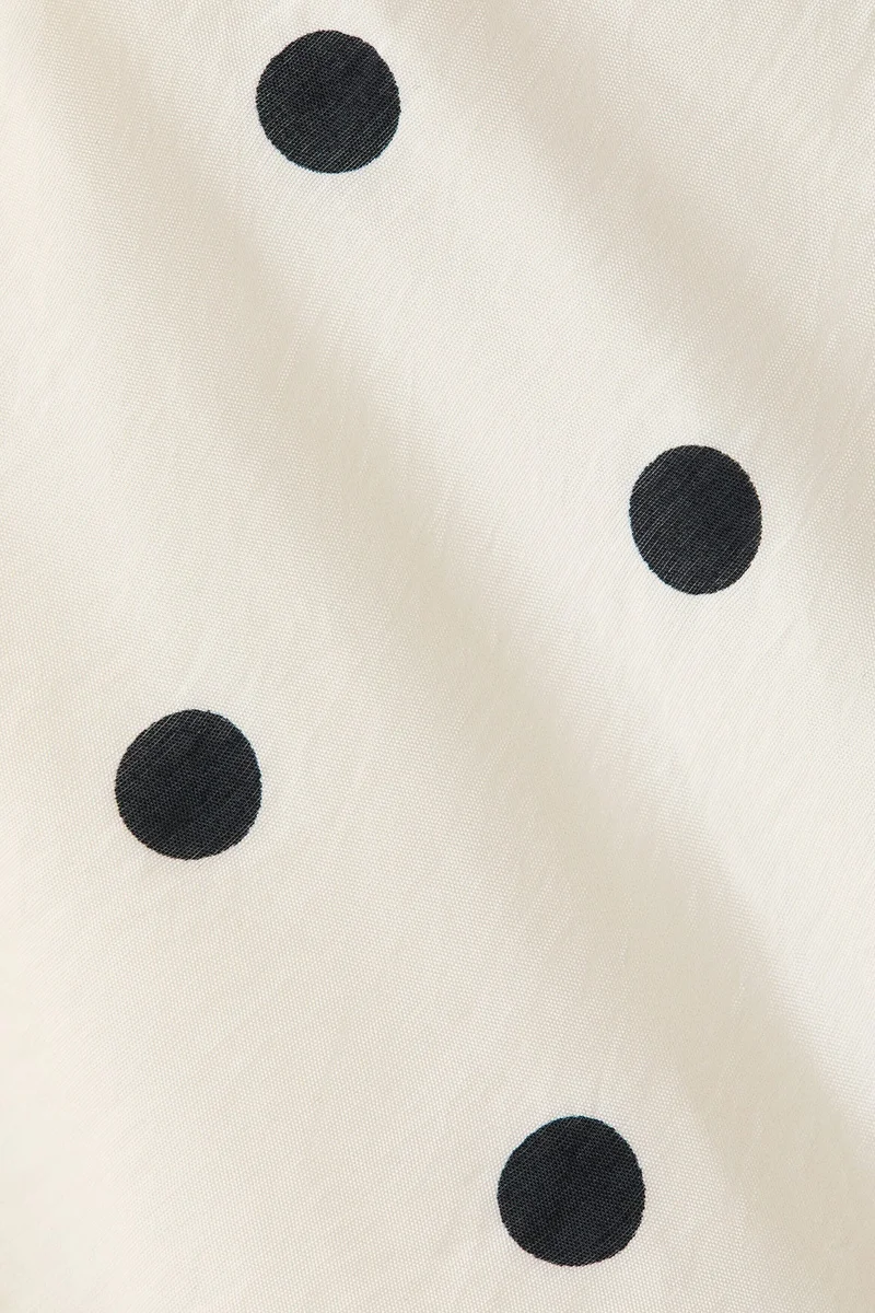 اتش اند ام فستان بكشكشة وتصميم ملفوف حول الرقبة